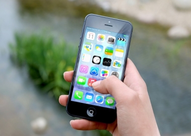 Hand holding iPhone.