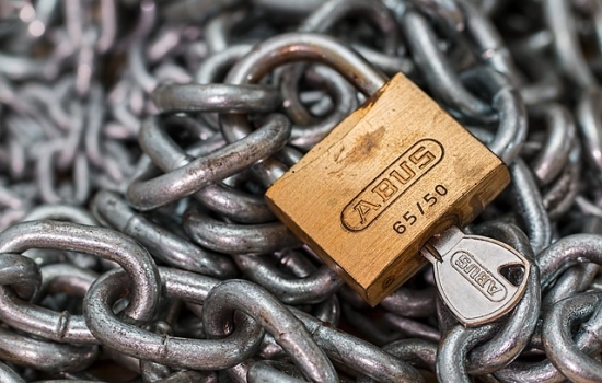 Padlock with chaines